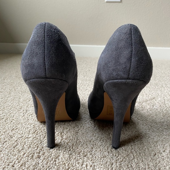 NEW Women’s ALDO Gray Suede Heels Size 5 - Picture 3 of 3
